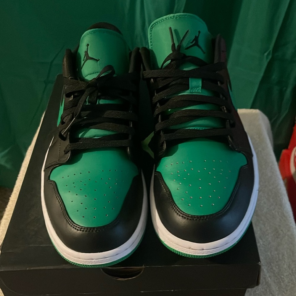 Jordan 1 low lucky green